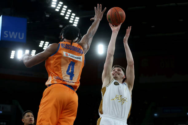 布坎南是一 布坎南是一